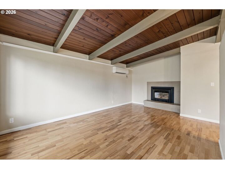 Property Photo:  1430 Barton St  OR 97404 