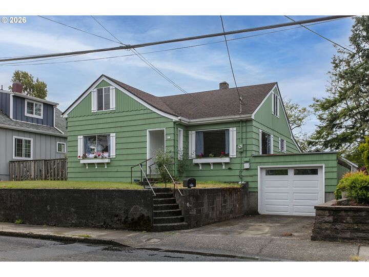 Property Photo: 811 12th Ave OR 97138