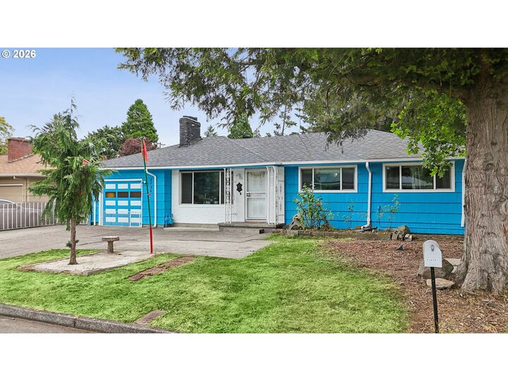 Property Photo:  2236 SE 185th Ave  OR 97233 
