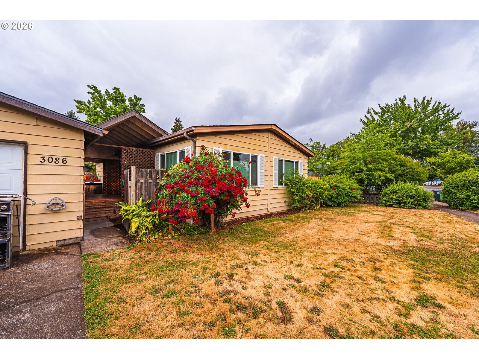 Property Photo:  3086 Stapp Dr  OR 97408 