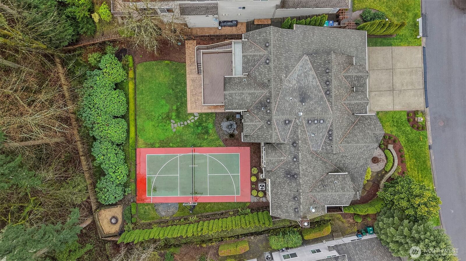 Property Photo: 14225 SE 87th Place WA 98059