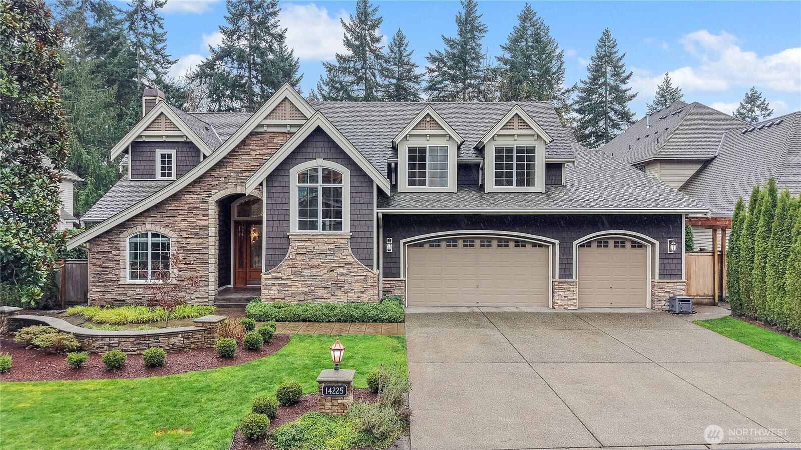 Property Photo:  14225 SE 87th Place  WA 98059 