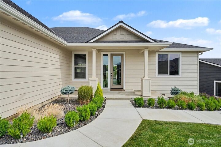 Property Photo: 15006 Allison Place WA 98822