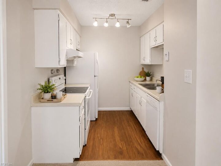 Property Photo: 917 Spinnaker Ct VA 23320