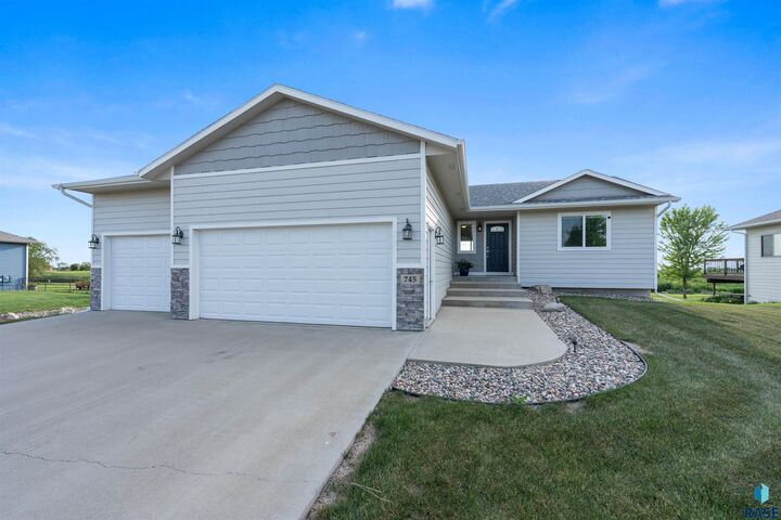 Property Photo:  745 Fox Ct  SD 57064 