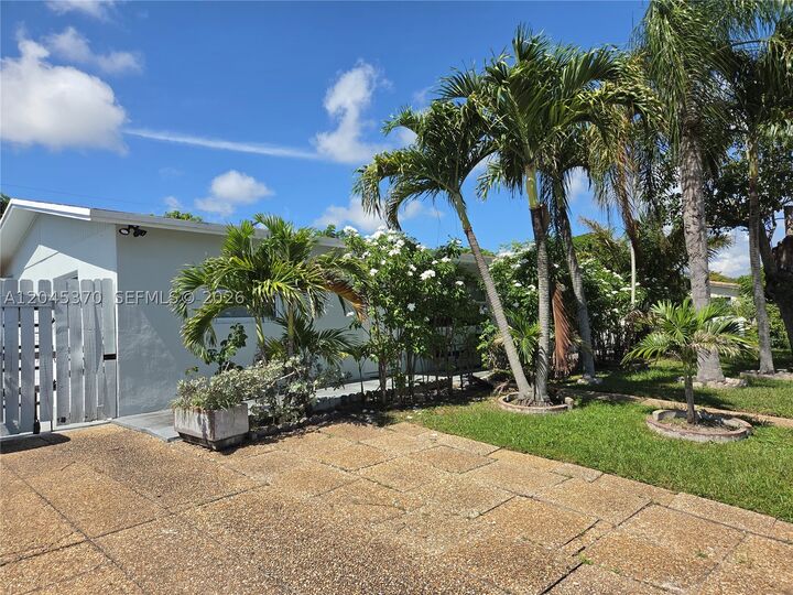 Property Photo: 140 NW 18th St FL 33060