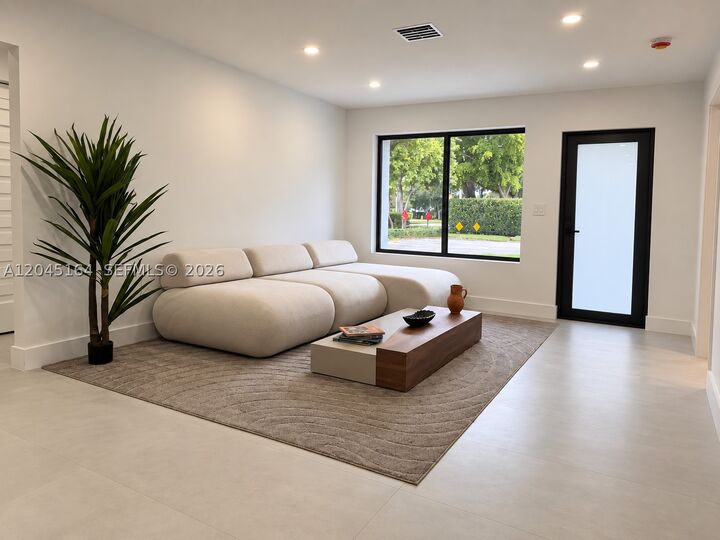 Property Photo:  2 NE 91st St  FL 33138 