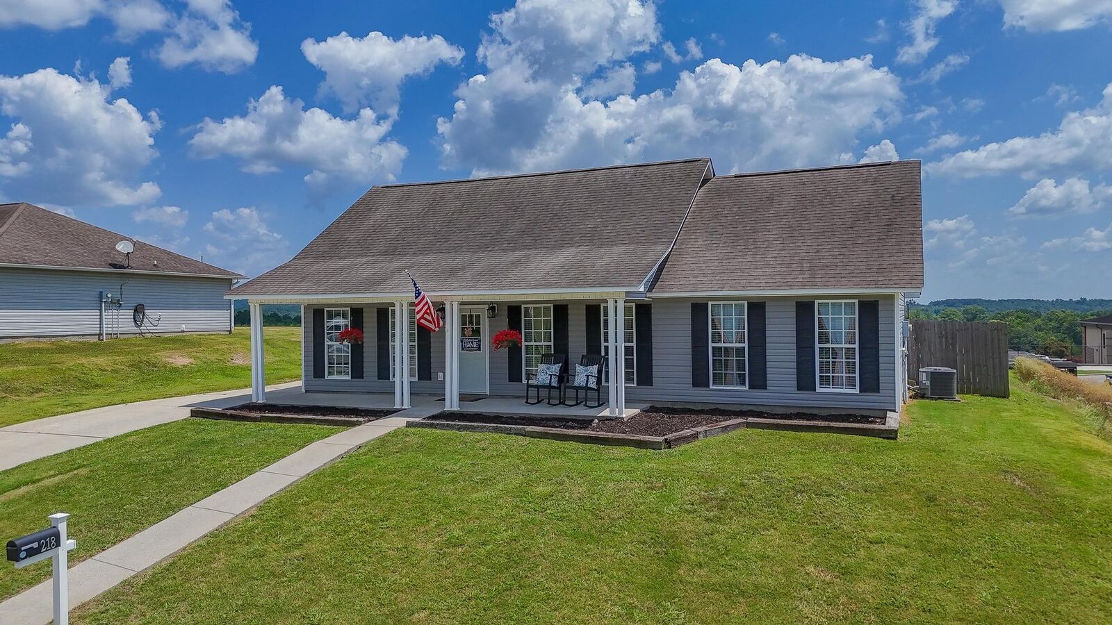Property Photo:  218 White Oak Cir  AL 35057 