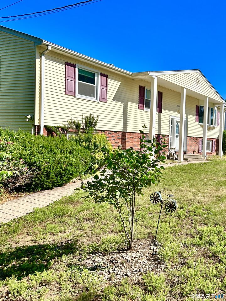 Property Photo:  2007 Hartford Turnpike  CT 06473 