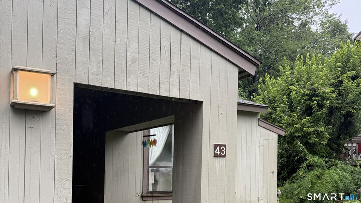 Property Photo:  43 Applewood Lane 43  CT 06001 