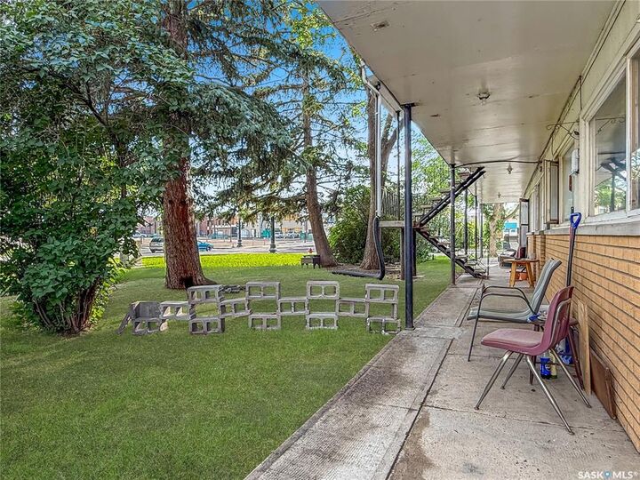 Property Photo: 211 2nd Avenue NE SK S9H 2C9