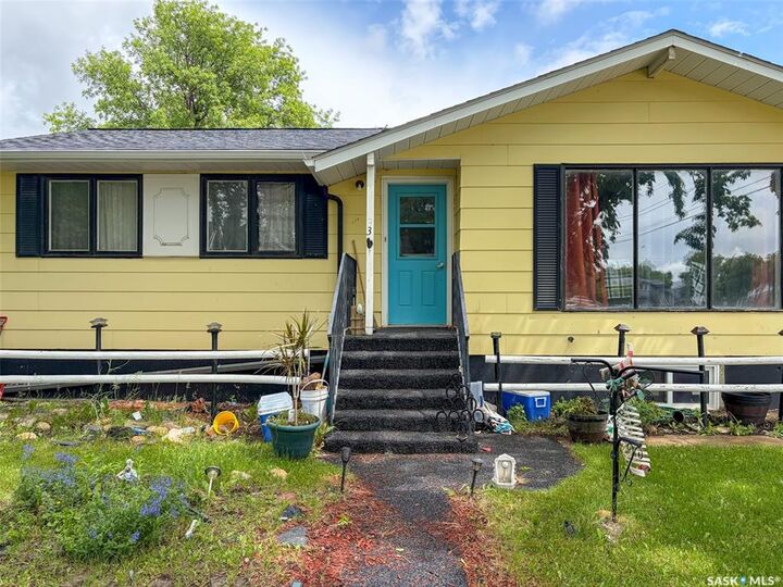 Property Photo:  336 2nd Street W  SK S0N 2M0 