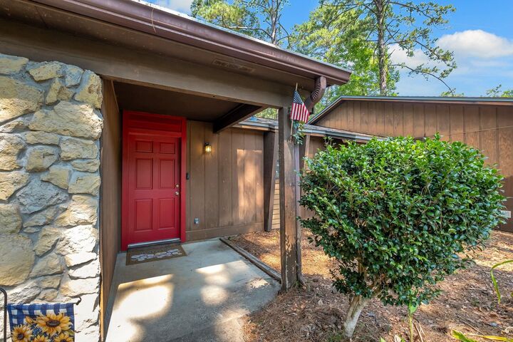 Property Photo:  1118 Woodbern Lane  FL 32304 