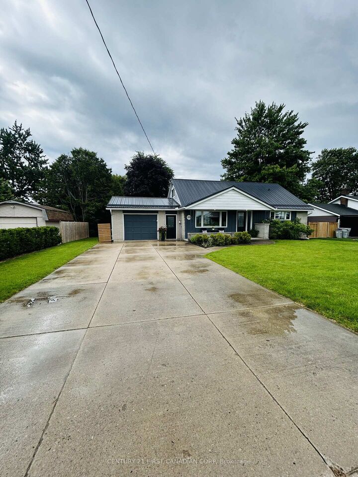 Property Photo: 121 Wellington Street W ON N0M 1S2
