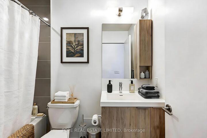 Property Photo:  225 Sumach Street W1002  ON M5A 0P8 