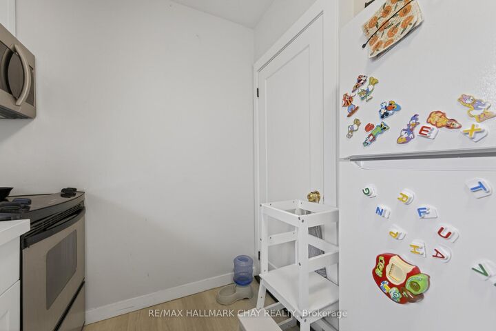 Property Photo:  89 North St West (Main Floor Only) Street N  ON L3V 3S7 