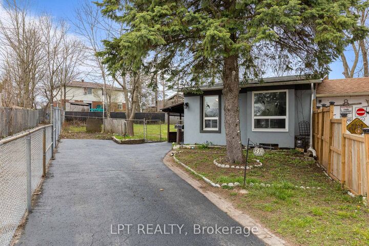 Property Photo:  55H Chaucer Crescent  ON L4N 4T8 