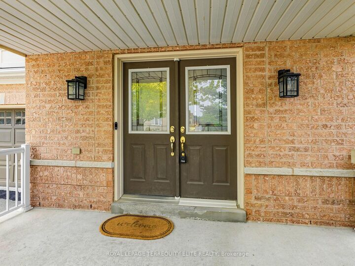 Property Photo: 35 Mynden Way ON L3X 3A7