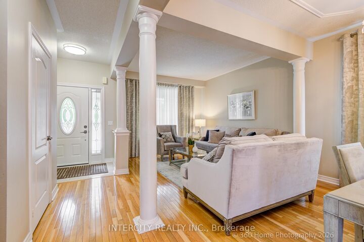 Property Photo: 27 Modesto Crescent ON L6P 1K2