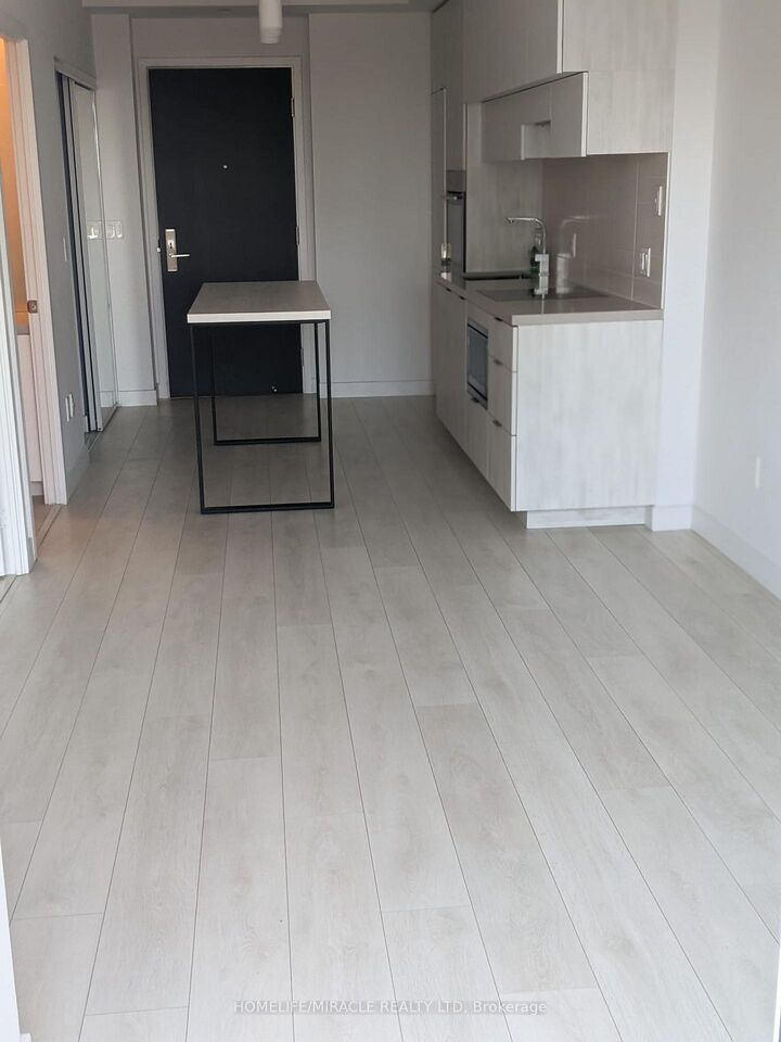 Property Photo:  8 Eglinton Avenue E 1410  ON M4P 0C1 