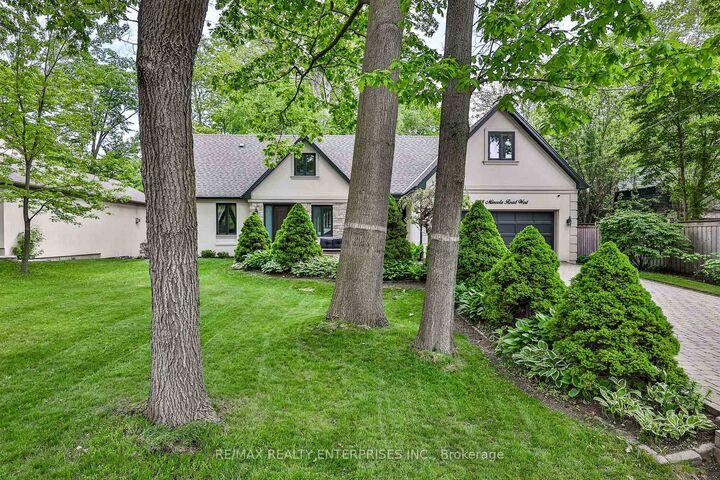 Property Photo: 208 Mineola Road W ON L5G 2C7