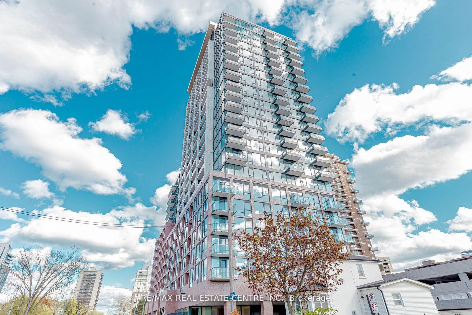 Property Photo:  28 Ann Street 616  ON L5G 3G1 