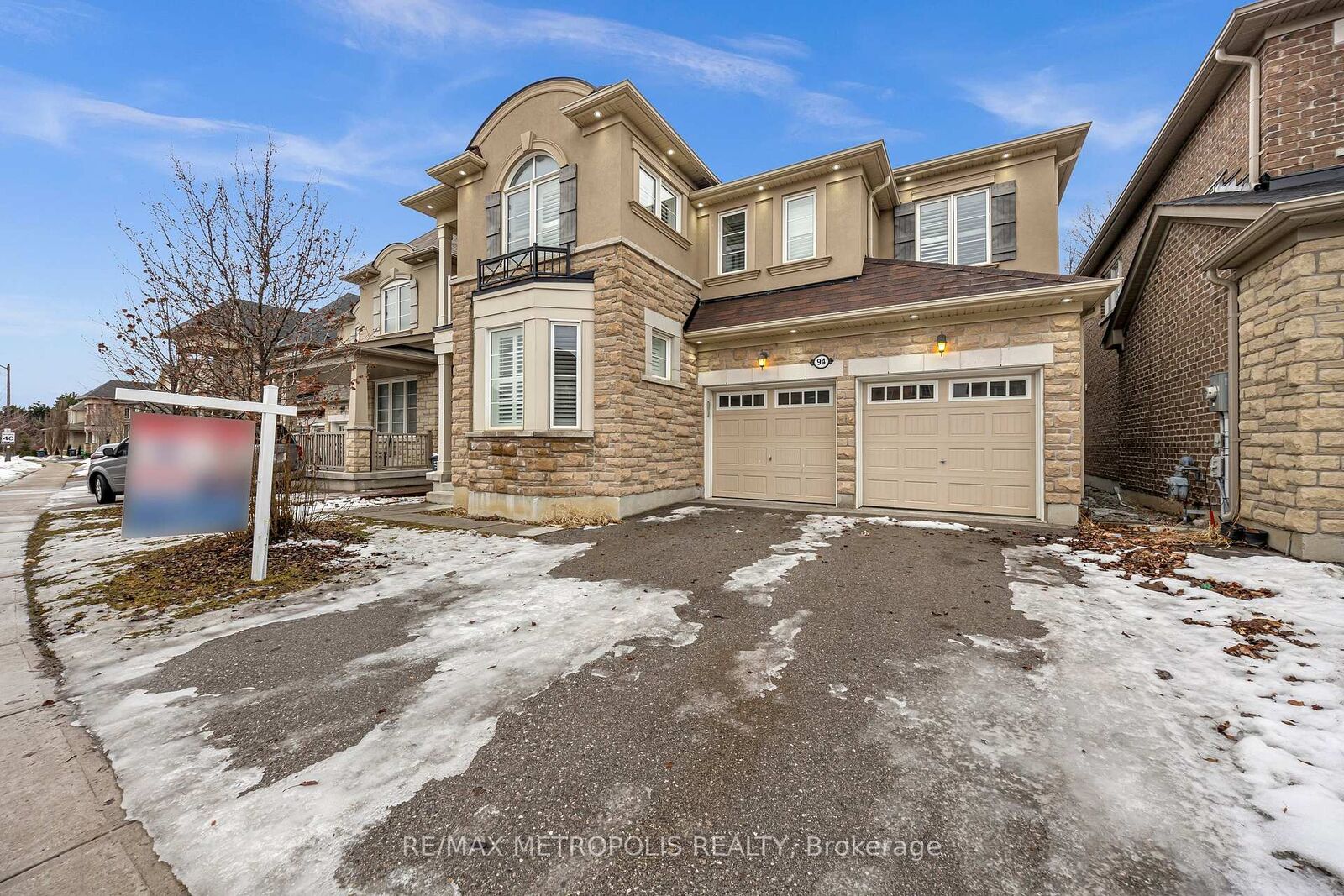 Property Photo:  94 Newhouse Boulevard  ON L7C 4E4 