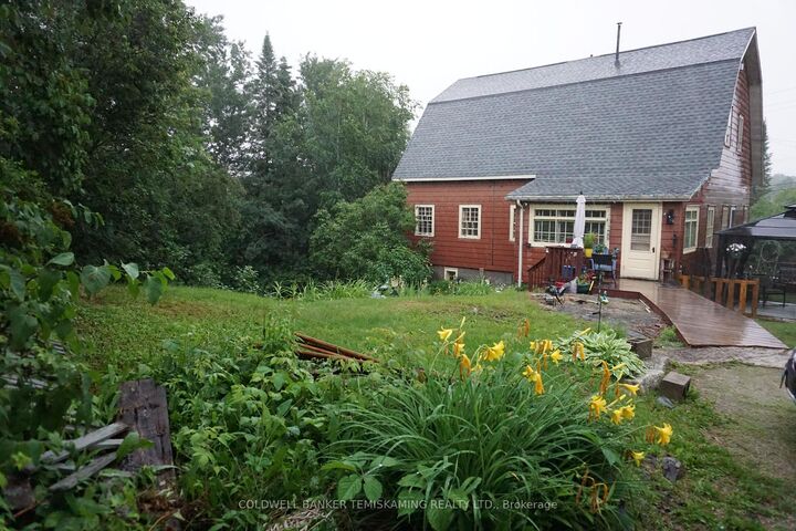 Property Photo:  102 Galena Street  ON P0J 1C0 
