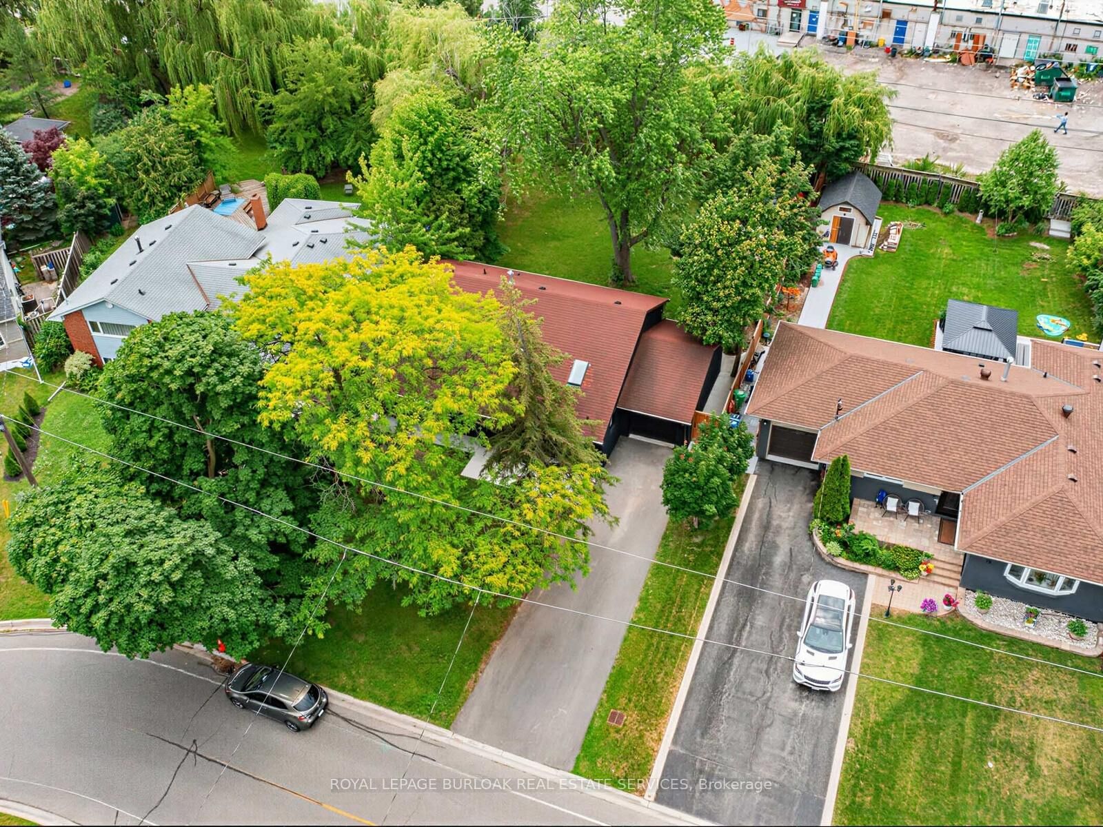 Property Photo: 13 Swanhurst Boulevard ON L5N 1B6