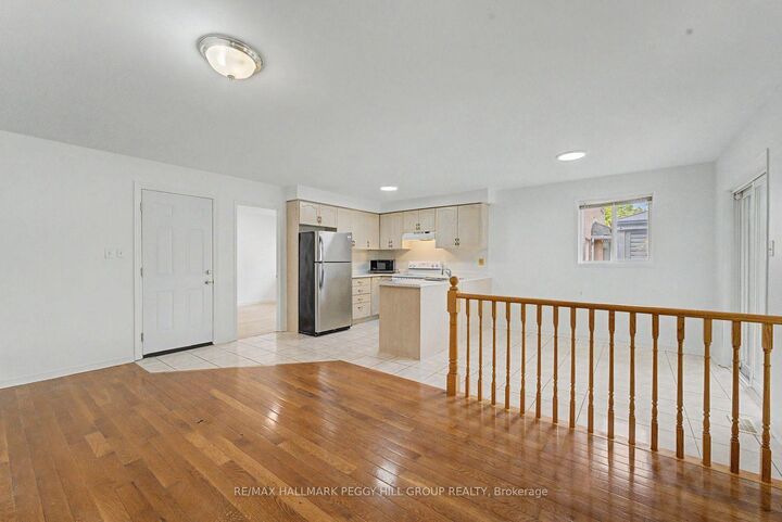 Photo de la propriété:  332 Harvie Road Upper  ON L4N 8H7 