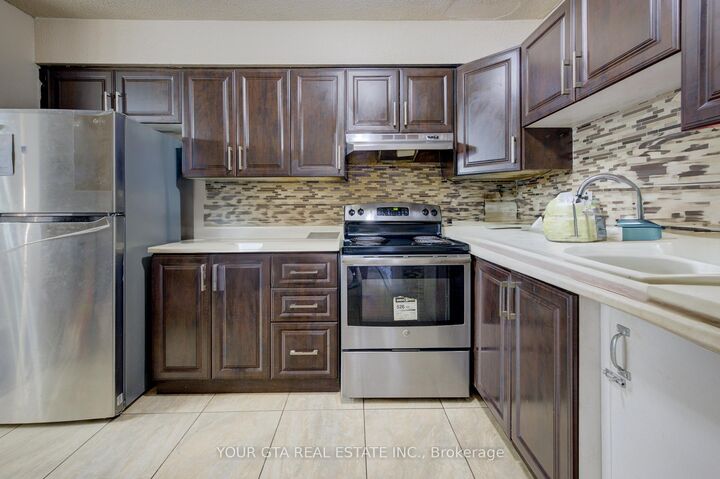 Property Photo: 1055 B Forestwood Drive 122 ON L5C 2T8