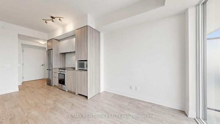 Property Photo:  70 Annie Craig Drive 4109  ON M8V 0G2 