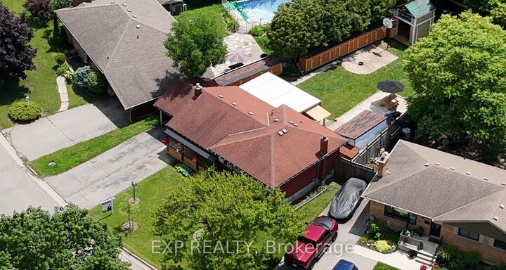 Property Photo: 438 Magnolia Crescent ON N5Y 4S9