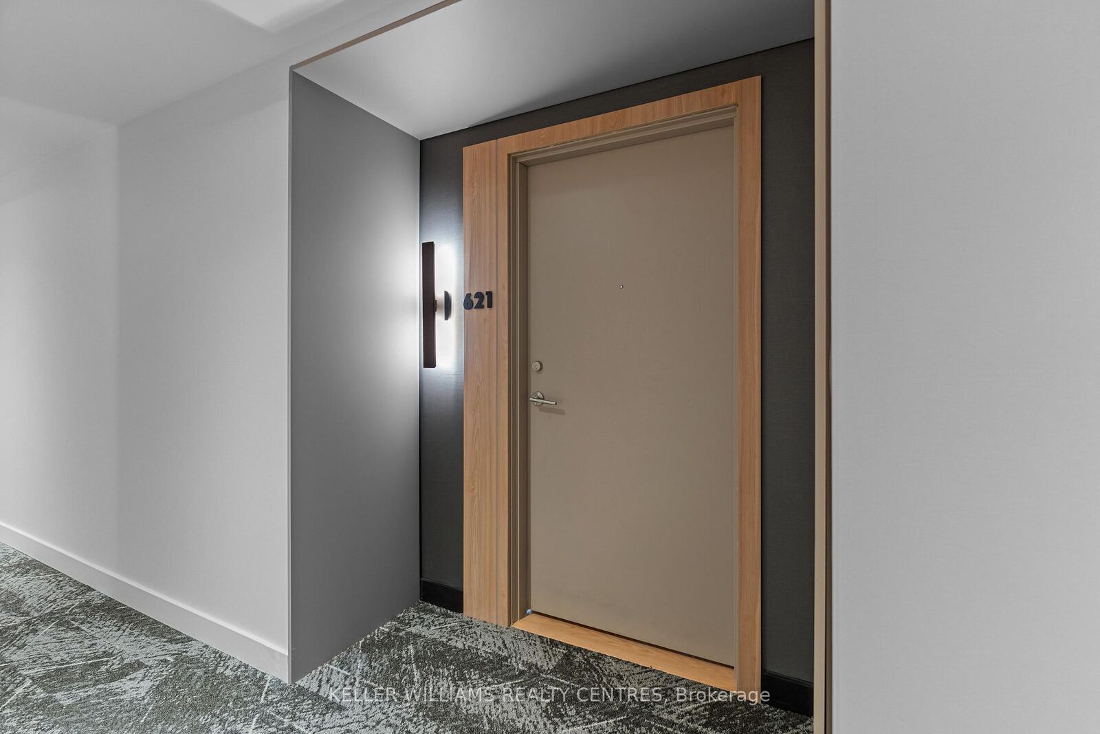Property Photo:  185 Dunlop Street E 621  ON L4M 0L7 