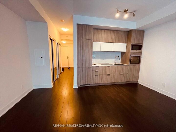 Property Photo: 318 Richmond Street 1710 ON M5V 0B4