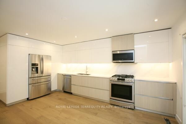 Property Photo: 48 McGill Street ON M5B 1H2