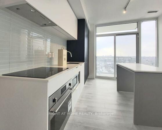 Property Photo:  33 Helendale Avenue 1312  ON M4R 0A4 