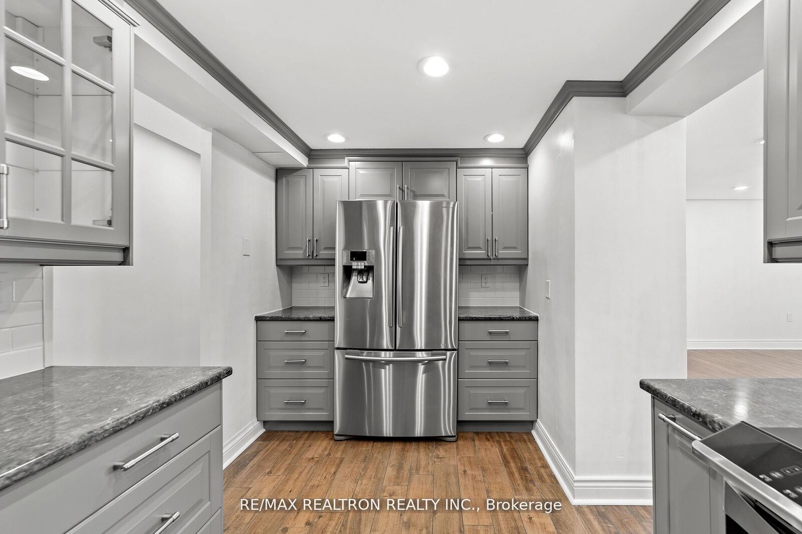 Property Photo:  130 Neptune Drive 702  ON M6A 1X5 