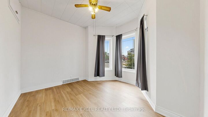 Property Photo: 259 Victoria Avenue N ON L8L 5G3