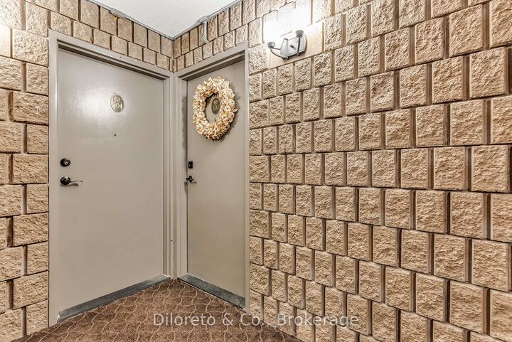 Property Photo:  55 Yarmouth Street 503  ON N1H 7R4 