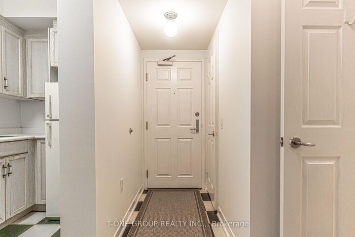Property Photo:  284 Bloor Street W 204  ON M5S 3B8 