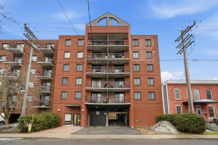 Property Photo:  222 Guigues Avenue 402  ON K1N 5J2 