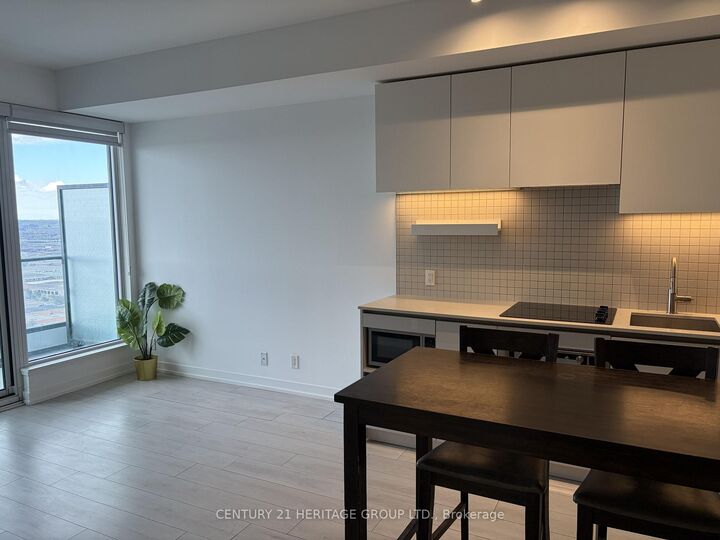 Photo de la propriété:  5 Buttermill Avenue 6001  ON L4K 0M5 