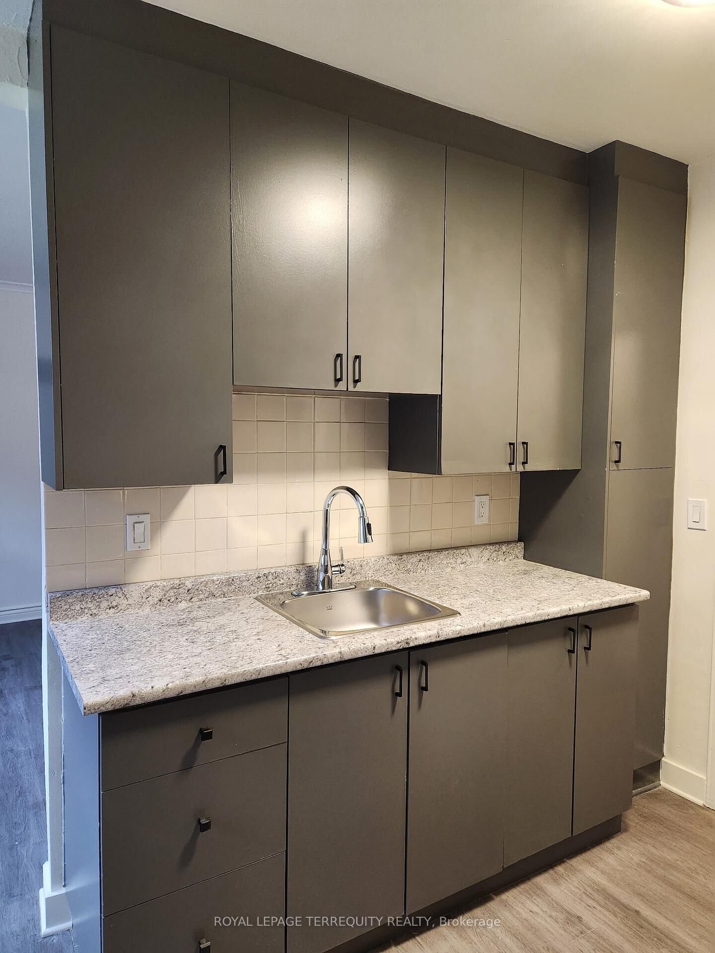 Property Photo:  2550 Keele Street 1  ON M6L 2N8 
