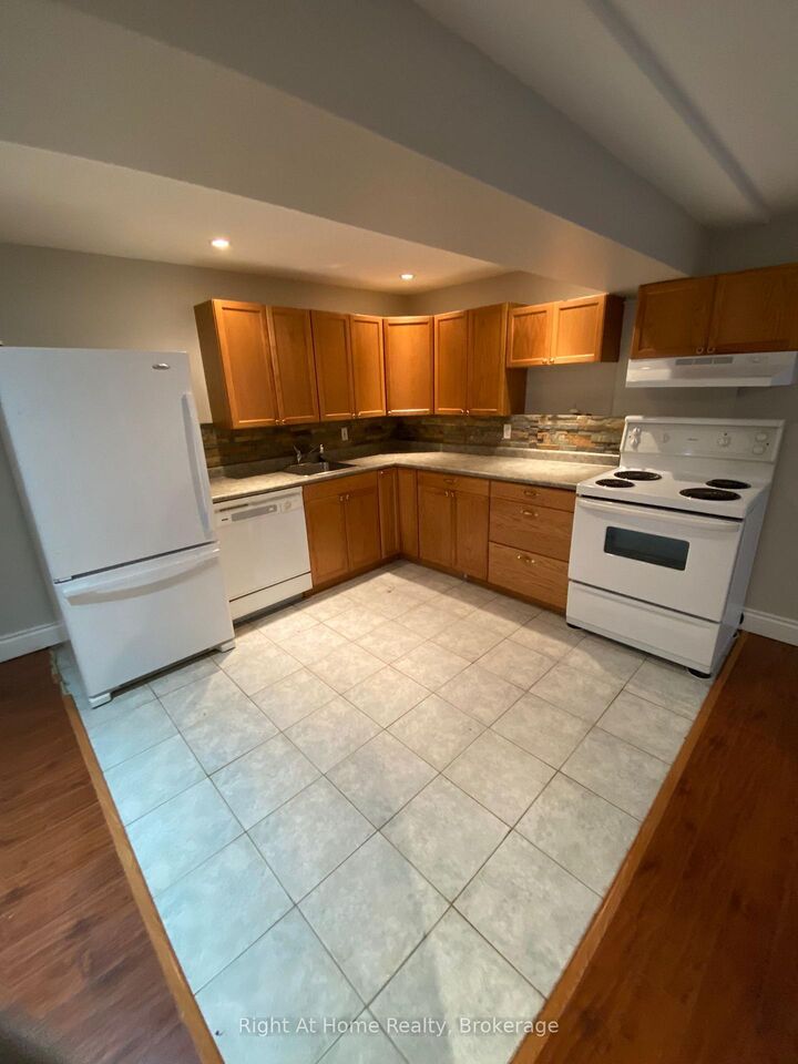 Property Photo:  40 Prospect Street B  ON L1H 1C7 