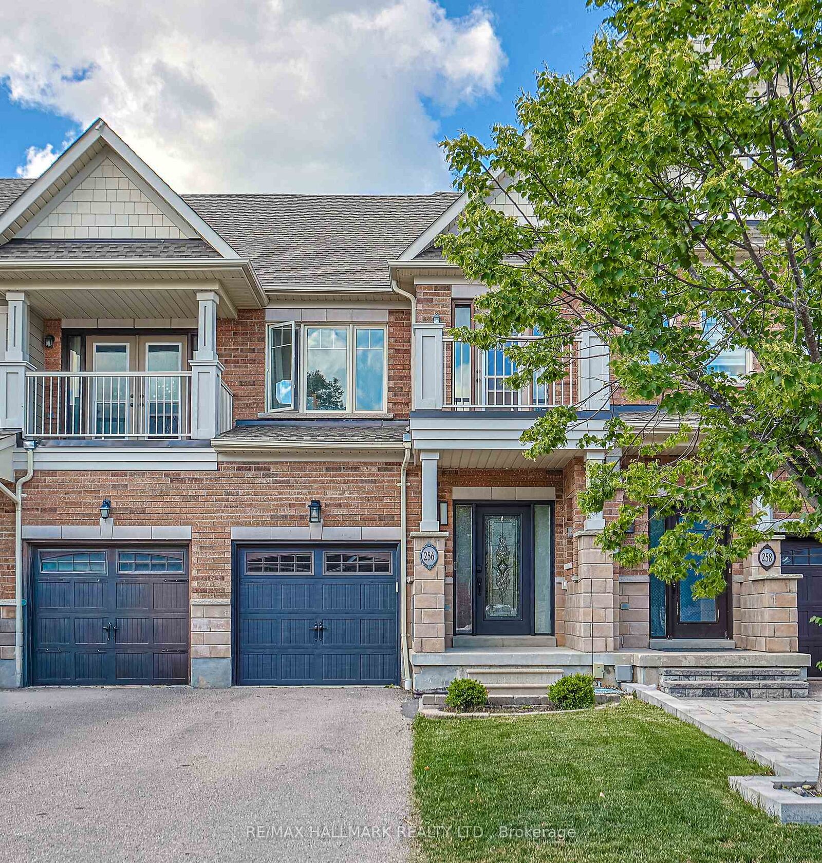 Property Photo: 256 Sandale Road ON L4A 0Y4
