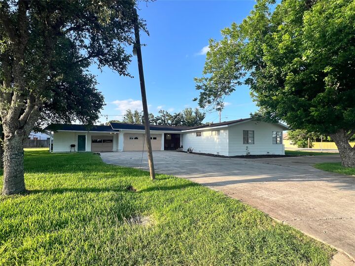 Property Photo:  213 S Fm 1660  TX 78634 