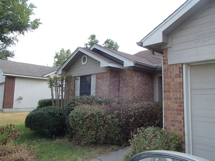Property Photo: 208 Juniper Street TX 78626