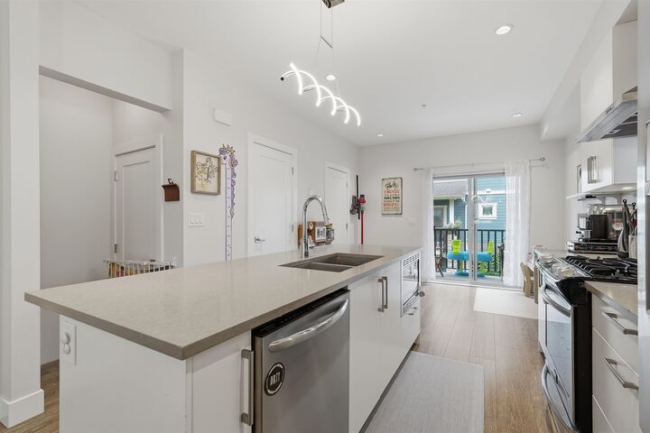 Property Photo: 843 Ewen Avenue 23 BC V3M 0K6