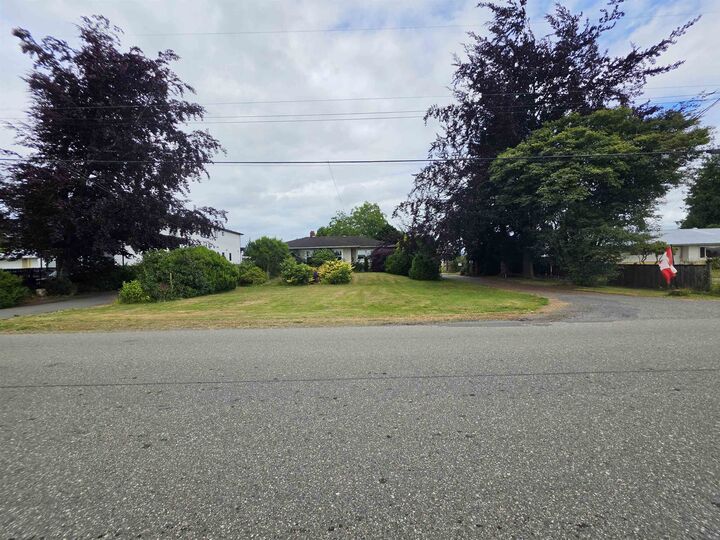 672 Columbia Street — photo 1